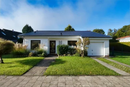 Hausansicht Osten - Haus kaufen in Cuxhaven - Gepflegter Bungalow in bester Duhner Lage  