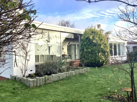 Hintere Hausansicht - Haus kaufen in Cuxhaven - Bungalow in sehr beliebter Wohnlage