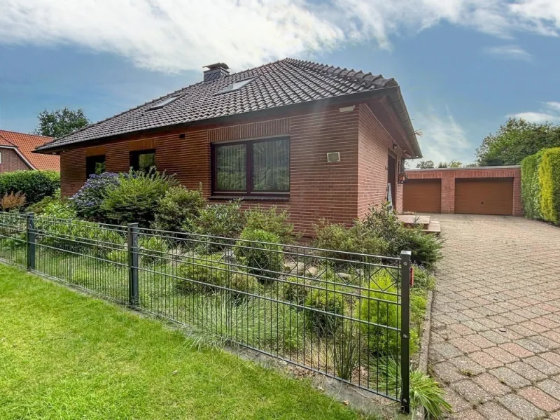 Vorderansicht - Haus kaufen in Himmelpforten - Toller Bungalow mit separatem Bauplatz in herrlicher Lage von Himmelpforten