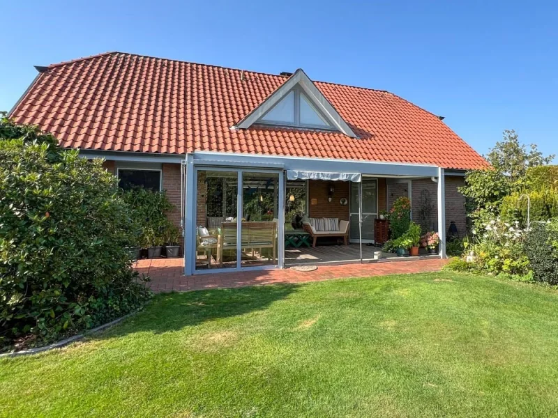 Hinteransicht - Haus kaufen in Harsefeld - Architektenhaus auf tollem Grundstück in ruhiger Lage von Harsefeld