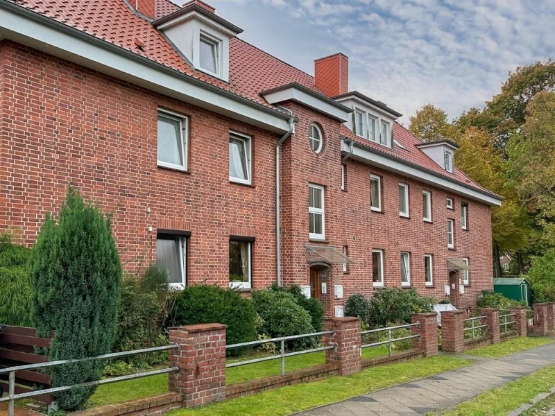 Außenansicht - Wohnung kaufen in Stade - Reserviert Tolle Lage in Stade! Großzügige 2-Zimmerwohnung mit Loggia