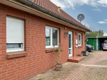 Außenansicht - Haus kaufen in Oldendorf - Doppelhaushälfte mit Carport in Oldendorf