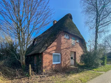 Vorderansicht - Haus kaufen in Stade - Tolles Baugrundstück mit abbruchreifen Gebäude in zentraler Wohnlage