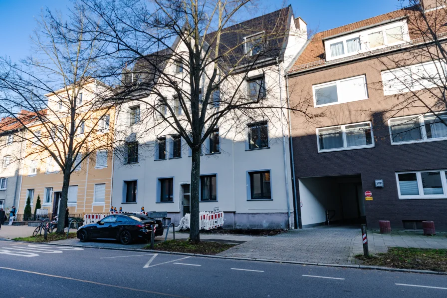 Haus Straßenansicht - Haus kaufen in Osnabrück - Auf KfW-55-EE-Standard saniertes 7-Familien-Haus an der Natruper Straße