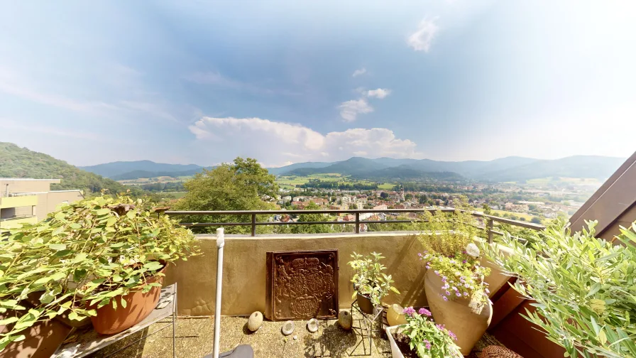 Loggia mit unverbautem Ausblick