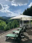 Genießen Sie diesen Ruheplatz mit Pavillion und Whirlpool.