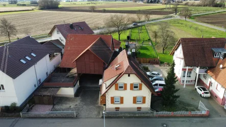  - Haus kaufen in Neuried-Müllen - Ein.-Zweifam.-Haus mit Ökonomiegebäude und großem Grundstück