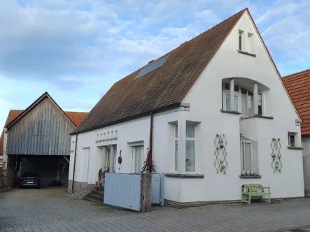 Außenansicht - Haus kaufen in Renchen - Architektenhaus mit Brennerei und vielseitigen Nutzungsmöglichkeiten in zentraler Lage