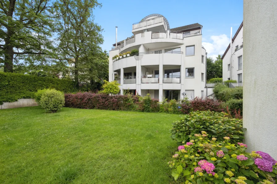 Ansicht der Immobilie von Süden - Wohnung kaufen in Dortmund / Syburg - Elegante Etagenwohnung im grünen Syburg