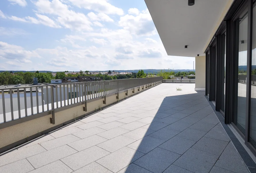 Dachterrasse - Wohnung kaufen in Korntal - 4,5 Zimmer-Penthousewohnung mit Dachterrasse