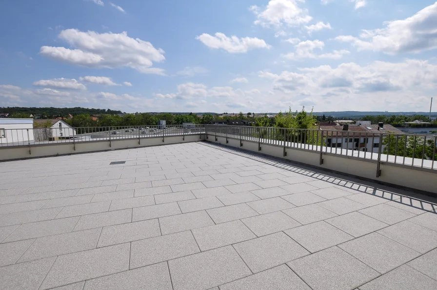 Dachterrasse - Wohnung kaufen in Korntal - Luxuriöses Penthouse: Exklusive Alleinlage mit großer Dachterrasse