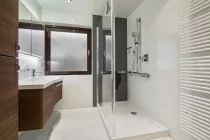 Zweites modernes Badezimmer mit Fußbodenheizung und neuer Wasserverrohrung  im%2