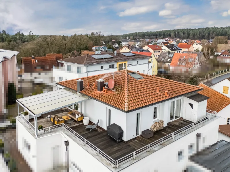 Penthouse- und Dachterrassen-Ansicht mit Pergola, Wintergarten und Gartenhäuschen