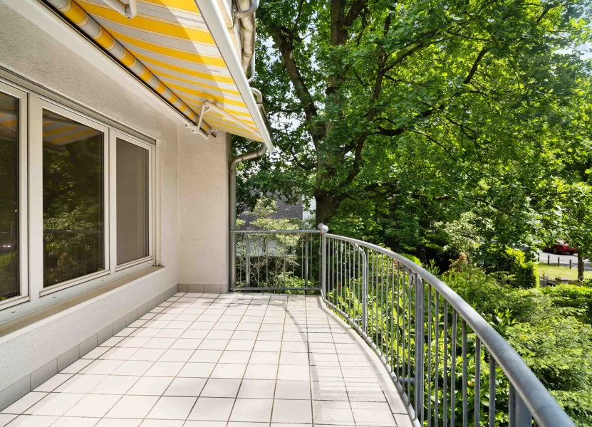 Geräumiger Balkon zum Entspannen