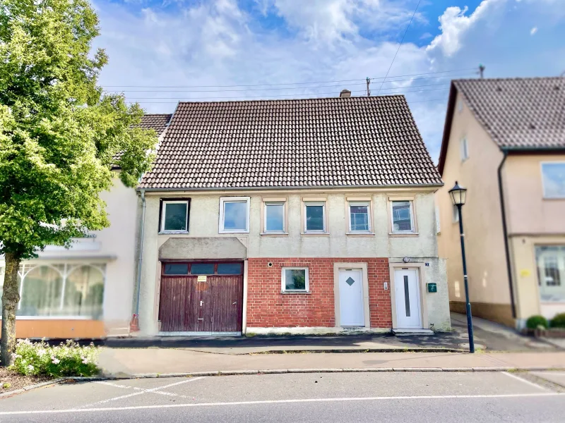 Bild außen - Haus kaufen in Winterlingen - Verwirklichen Sie sich Ihren Traum! Gemütliches Wohnhaus mit großem Garten