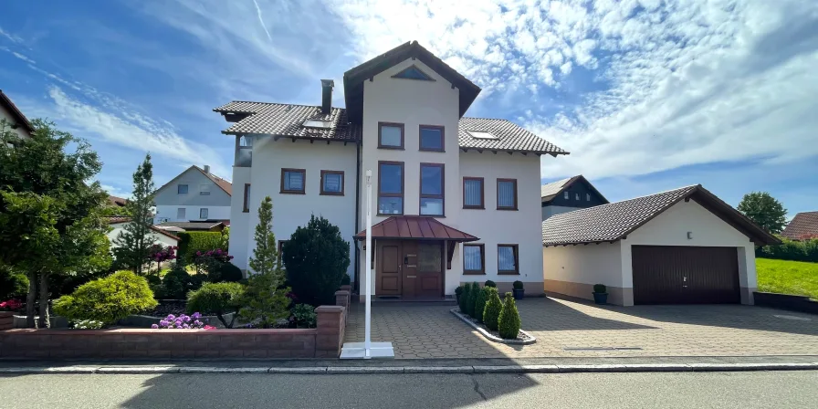  - Haus kaufen in Gosheim - Beeindruckendes Wohnhaus für Selbstnutzer oder Kapitalanleger (5,7% Rendite!)
