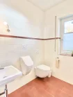 EG Gäste WC mit WC und Urinal