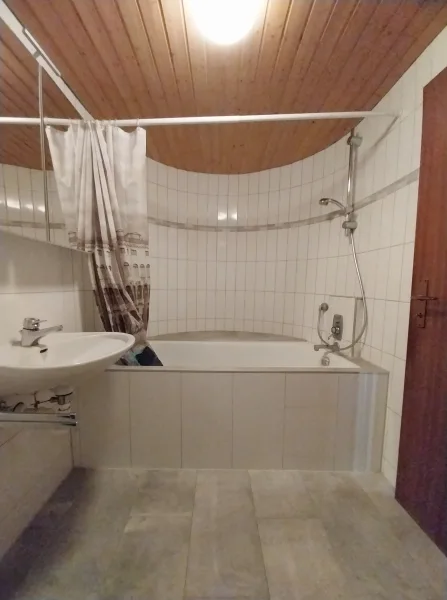 Badezimmer mit Badewanne