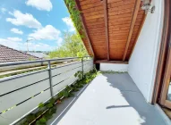 Sonniger Balkon der DG-Wohnung