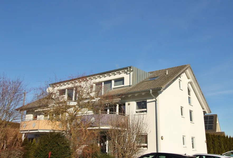 Modernes Mehrfamilienhaus in Dunningen - Wohnung kaufen in Dunningen - Moderne 2,5-Zimmer-Dachgeschosswohnung mit tollem Blick!