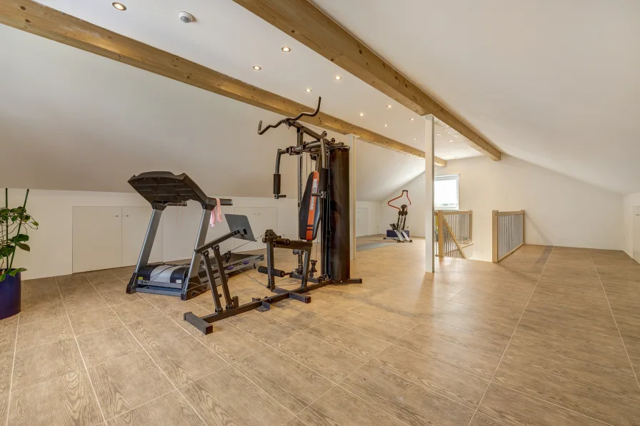 Dachgeschoss mit Fitnessstudio