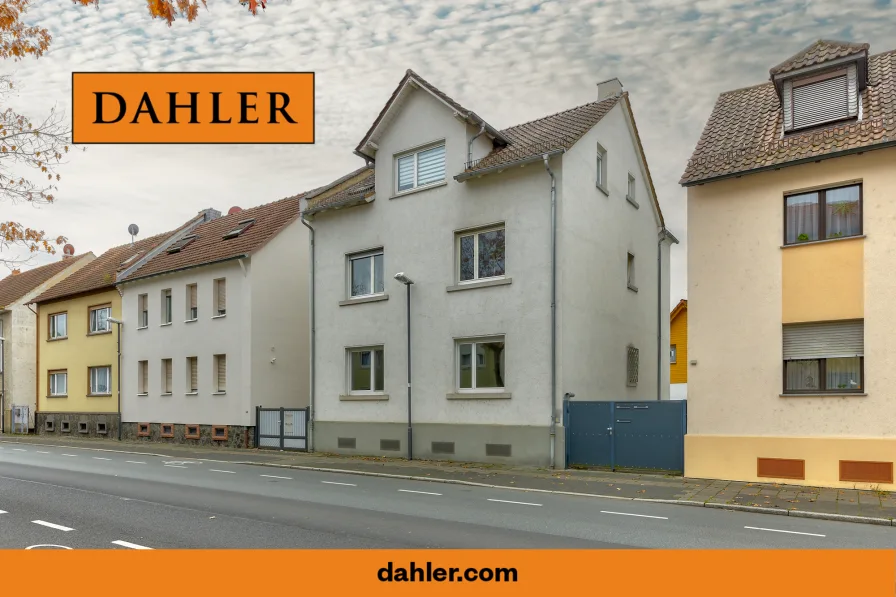 Außenansicht - Haus kaufen in Offenbach am Main - 3-Familienhaus mit hohem Vermietungspotenzial – Ideal für Investoren und Eigennutzer!