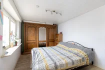 Helles Schlafzimmer im Erdgeschoss