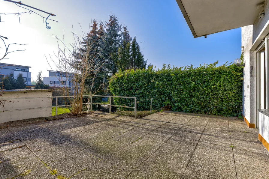 Terrasse mit Zugang zum Garten