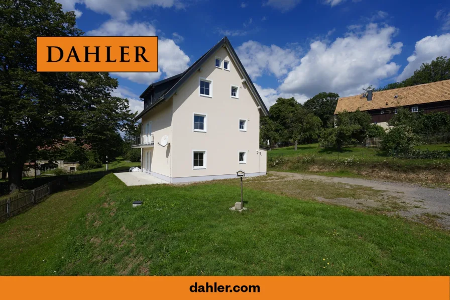 Hausansicht - Wohnung mieten in Glashütte / Hermsdorf am Willisch - Traumhafte Zwei-Raum-Neubauwohnung mit Terrasse