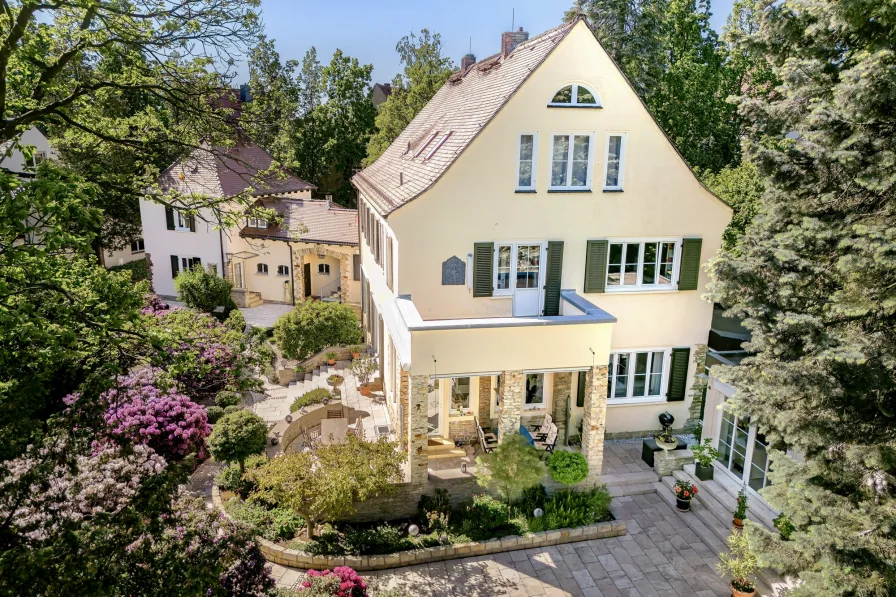 Titelbild - Haus kaufen in Dresden / Weißer Hirsch - Repräsentative Fabrikantenvilla mit idyllischem Park in Bestlage