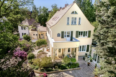 Titelbild - Haus kaufen in Dresden / Weißer Hirsch - Repräsentative Fabrikantenvilla mit idyllischem Park in Bestlage