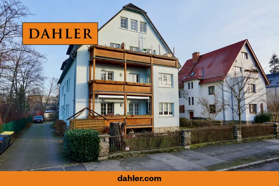 Straßenansicht - Wohnung kaufen in Dresden - Großzügige 3-Raum-Wohnung mit Balkon in Nähe Großer Garten