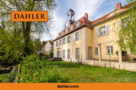 Rückansicht - Haus kaufen in Radebeul - Wohnen im historischen Weinberghaus Altfriedstein in Radebeul