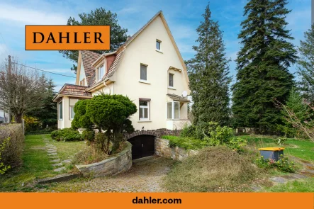 Titelbild Portale - Haus kaufen in Dresden / Oberwartha - Historische Einfamilienvilla mit schönem Grundstück in Oberwartha