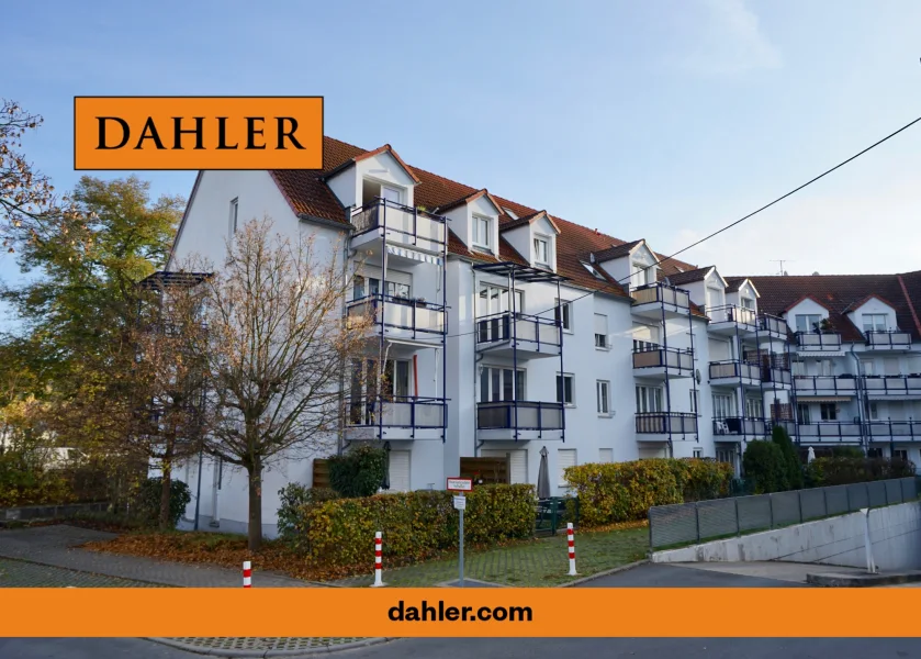 Titelbild - Wohnung kaufen in Dohna - Gepflegte, bezugsfreie Drei-Raum-Dachgeschosswohnung mit Balkon