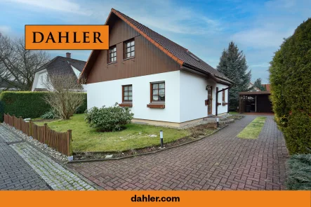 Straßenansicht  - Haus kaufen in Neustadt in Sachsen - Sehr gepflegtes Einfamilienhaus mit Garage in idyllischer Wohnlage