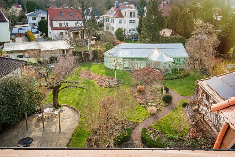 Blick in den Garten vom Dachgeschoss