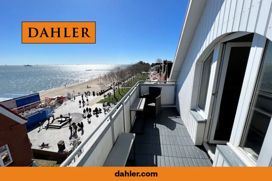 Meerblick vom Balkon der DG-Wohnung - Haus kaufen in Wyk auf Föhr - Wohn- und Geschäftshaus mit Meerblick direkt an der Hauptpromenade (Wyk auf Föhr)