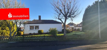 Hausansicht - Haus kaufen in Schwalmstadt - +++ Eine besondere Architektur, viel Lebensraum und Traumgarten +++ 