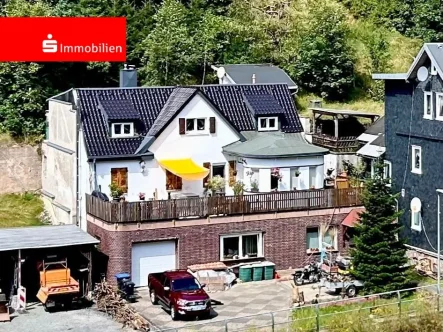 Hausansicht - Haus kaufen in Lauscha - Schönes Wohnhaus mit 2 modernisierten Wohnungen plus Einliegerwohnung