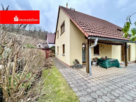 Hausrückseite Terrasse - Haus kaufen in Sonneberg - Aufgepasst - Tolles Einfamilienhaus in familienfreundlicher Lage