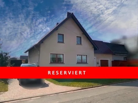 Straßenansicht - Haus kaufen in Bad Langensalza - TOP Einfamilienhaus in super Lage bei Bad Langensalza