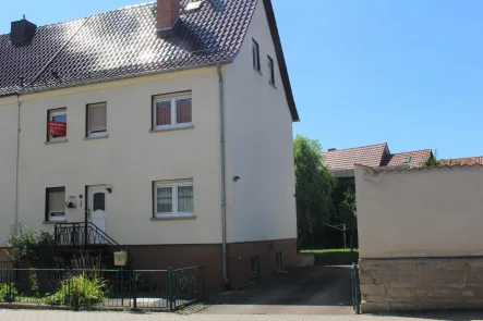 Straßenansicht - Haus kaufen in Hörselberg-Hainich - Viel Platz für die große Familie! 