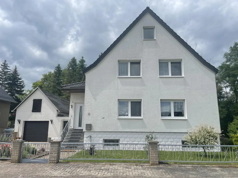 Frontansicht - Haus kaufen in Tonna - Freistehendes Einfamilienhaus in Burgtonna zu verkaufen.