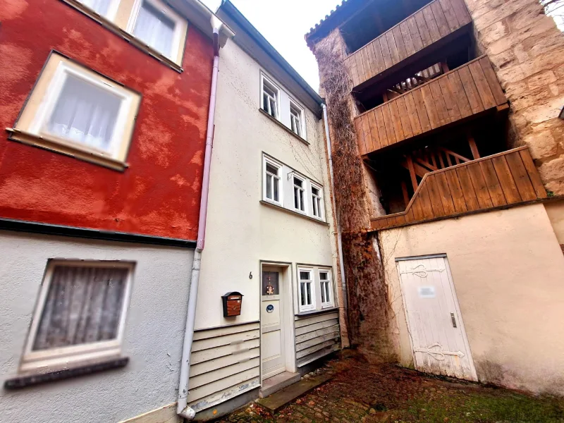 Außenansicht - Haus kaufen in Mühlhausen - Ein charmantes Stadthaus zum Verlieben! Gemütliche Deckenhöhe und Raumaufteilung! 