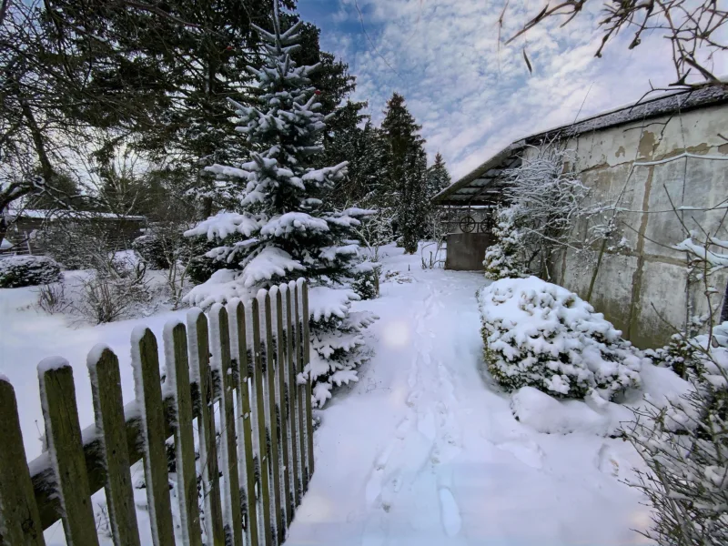 Zugang zum größeren Garten  