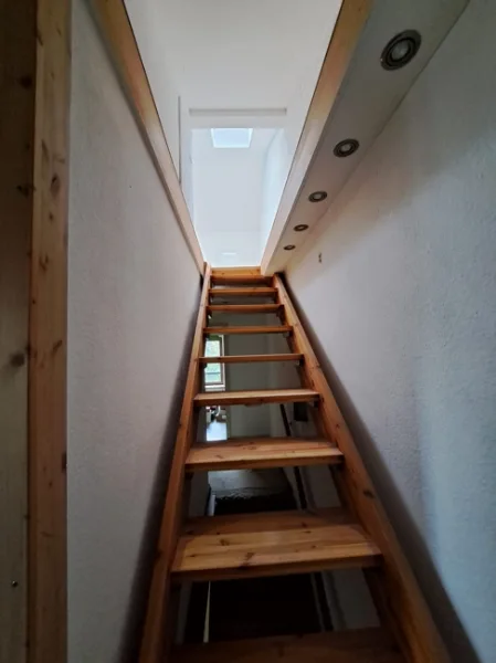 Treppe zum Spitzboden