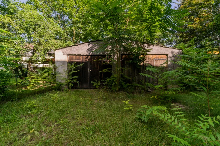 Garage (planned as a studio in the construction planning)