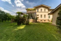 Surrounded by park land (approx. 9,300 m²)