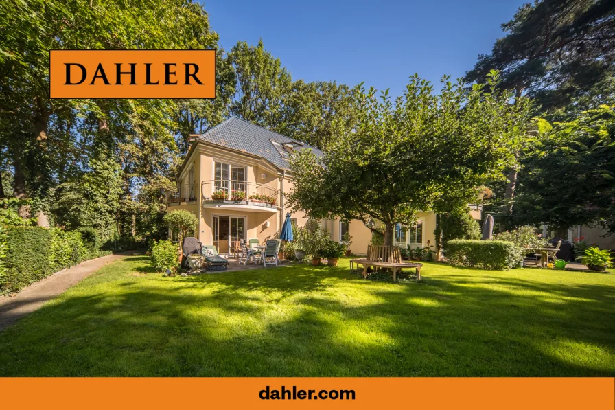 Titelbild - Haus kaufen in Kleinmachnow - Großzügige Doppelhaushälfte mit Wasserblick